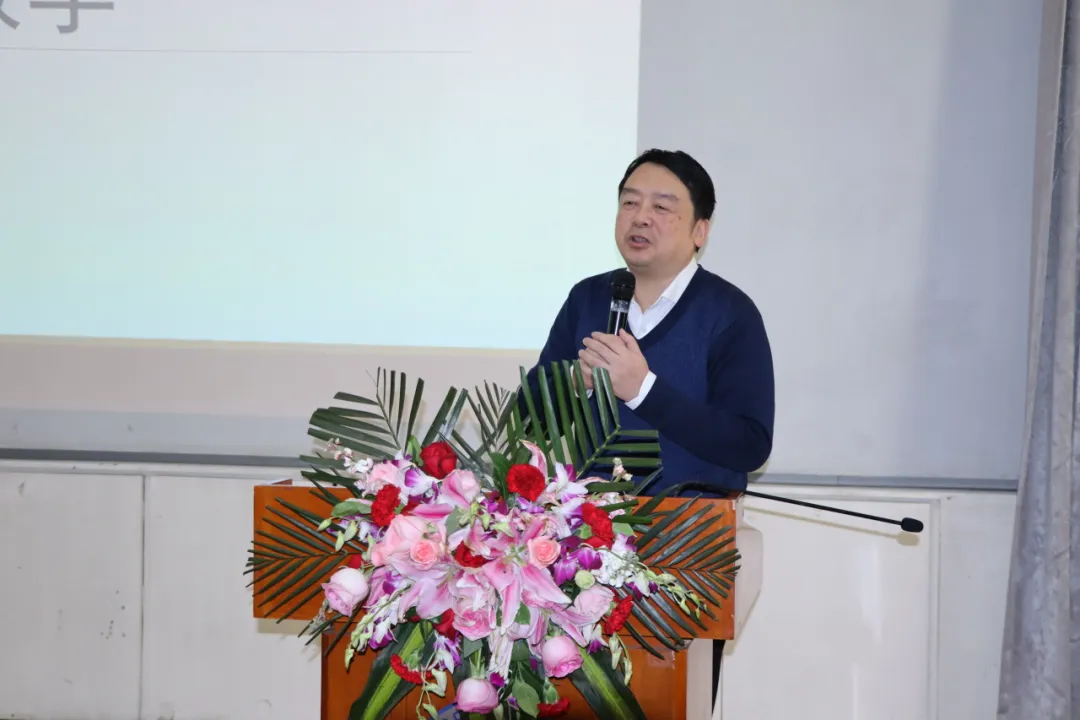 37世界杯官网合作第二附属中学正高级教师  何杰老师.jpg